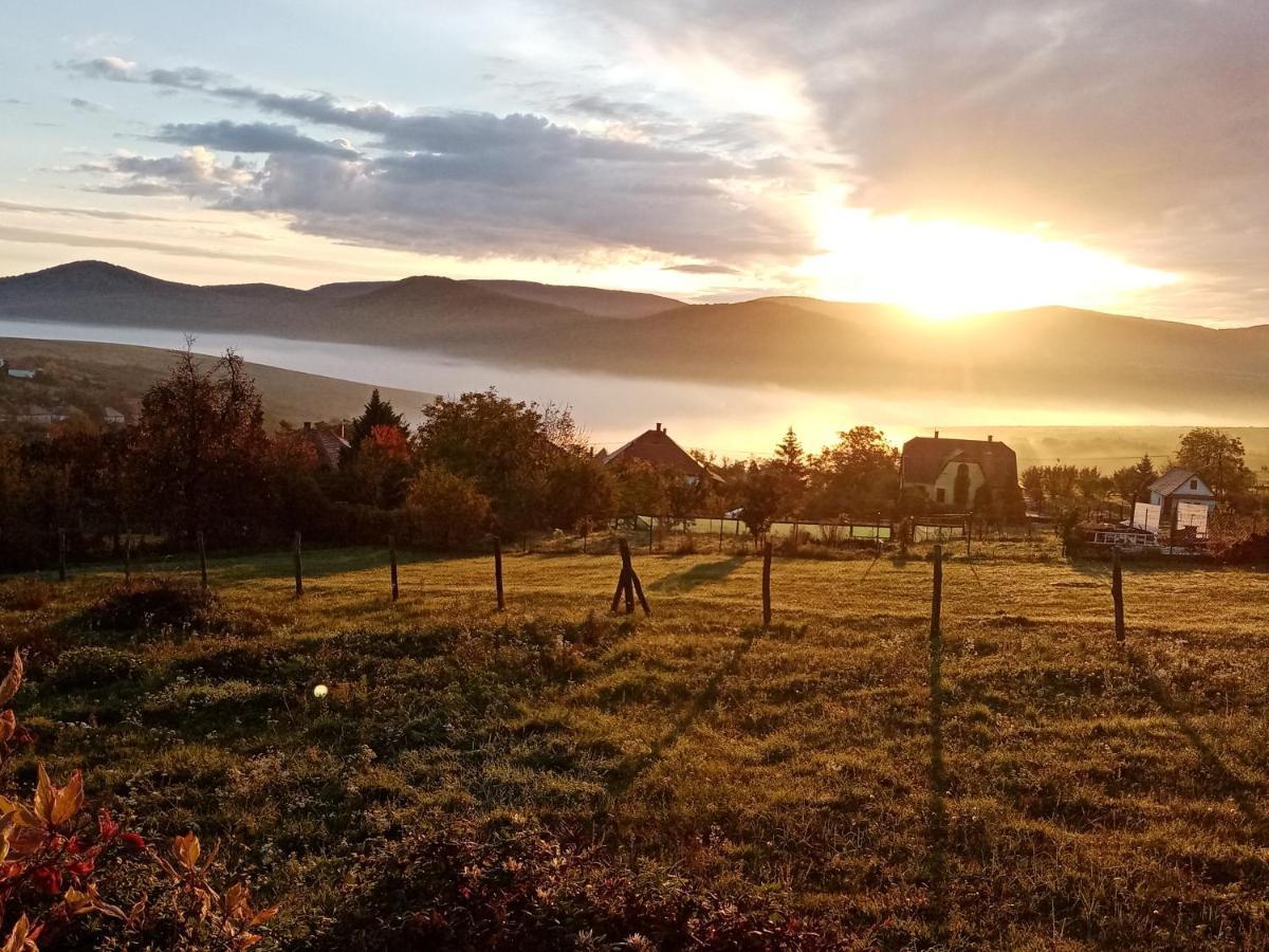 Kalaris Vendeghaz Apartment Hollókő Bagian luar foto